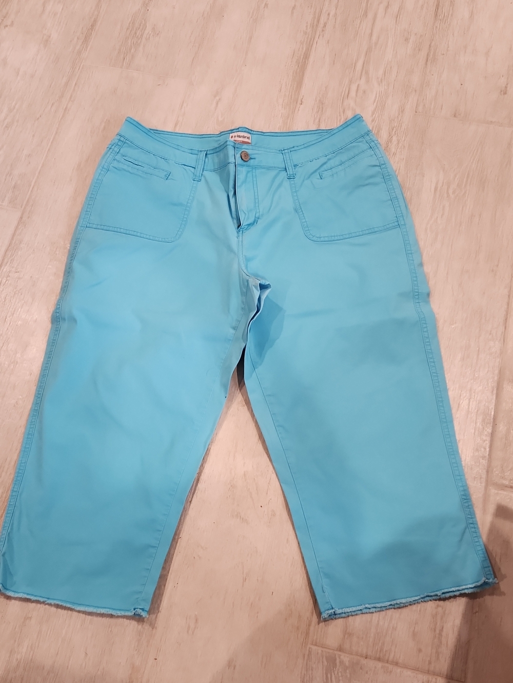 Juniors Size 17 No Boundaries Bright Blue Cropped Capri Jeans